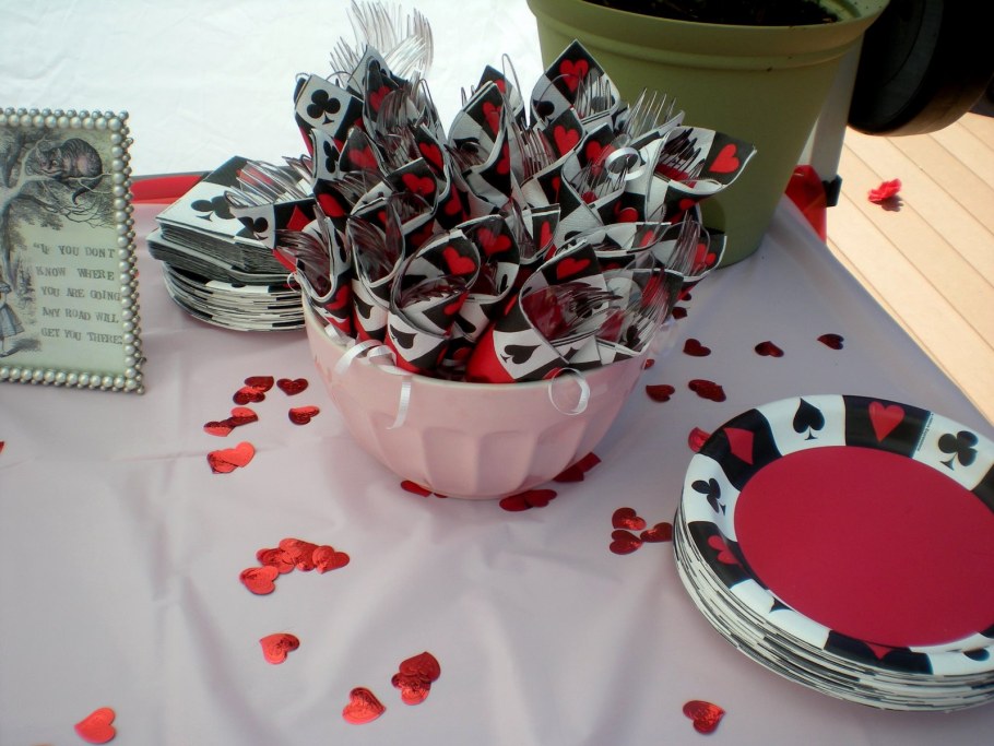 Алиса в стране чудес декор свадьба