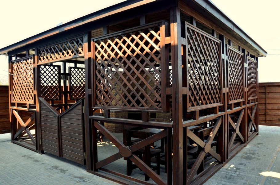 Шпалерная решетка для беседки