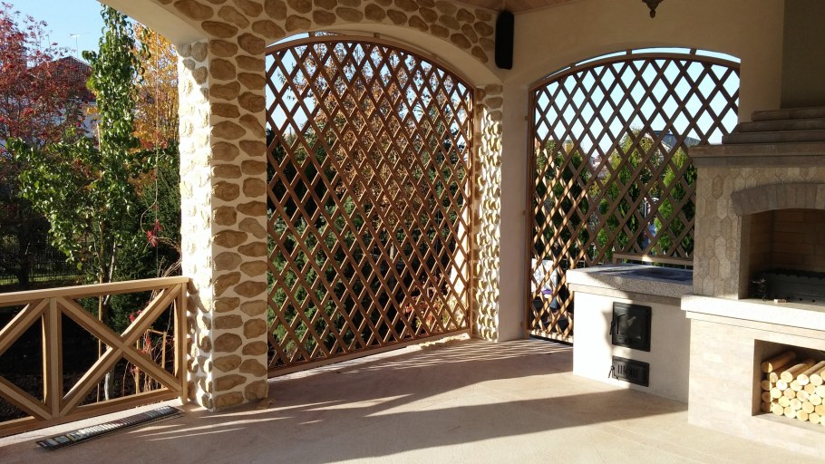 Решетки из дерева для сада