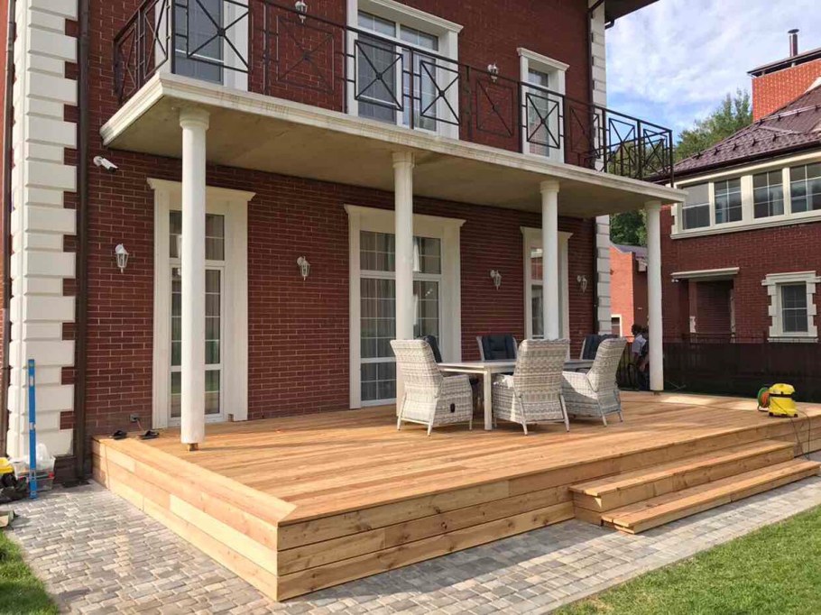 Коттедж с балконом