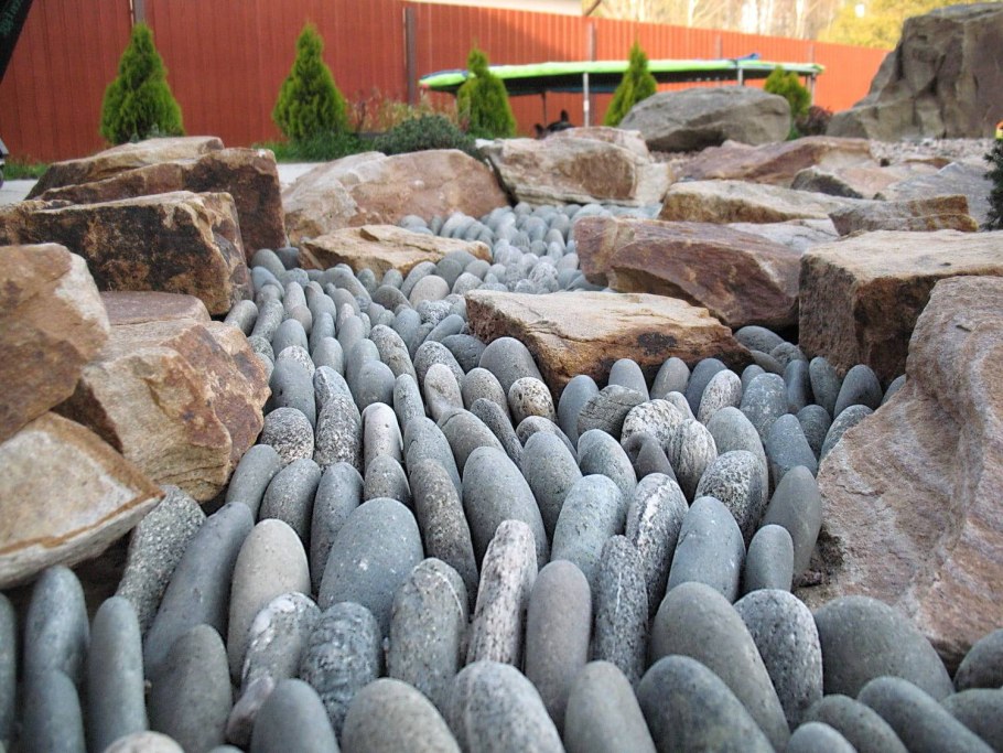 Камни в ландшафте