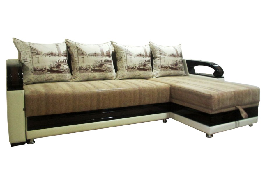 Маленький розовый диван