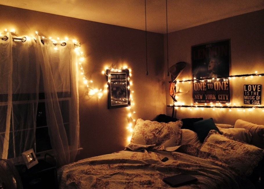 Гирлянда в комнате