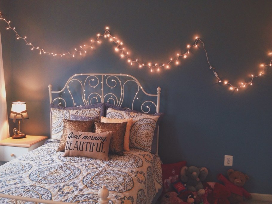 Гирлянда в комнате