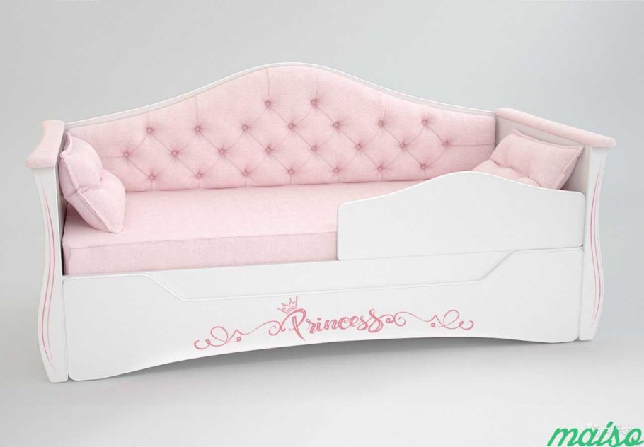 Угловой диван с каретной стяжкой