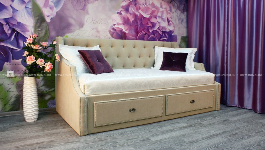 Спальный диван белый