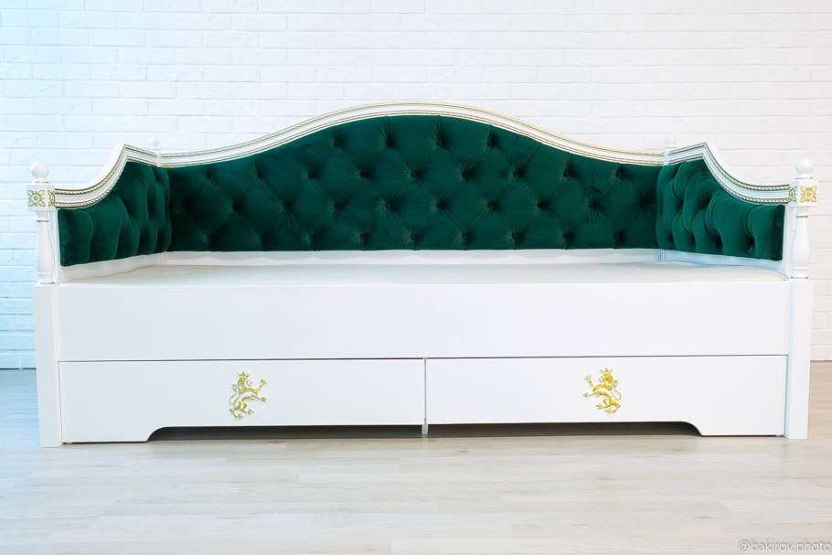 Софа с мягкой спинкой