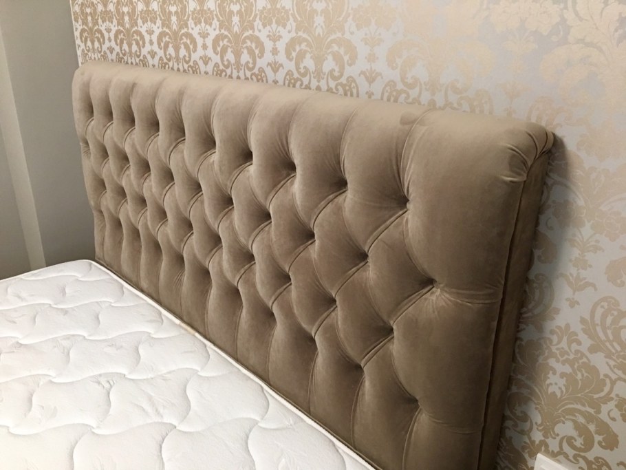 Дизайнерский диван с каретной стяжкой