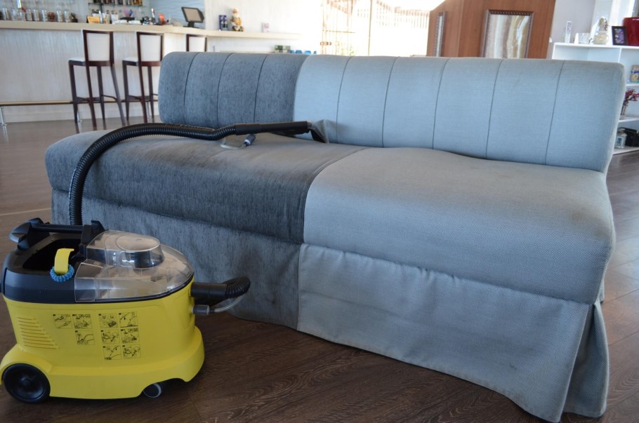 Грязный диван