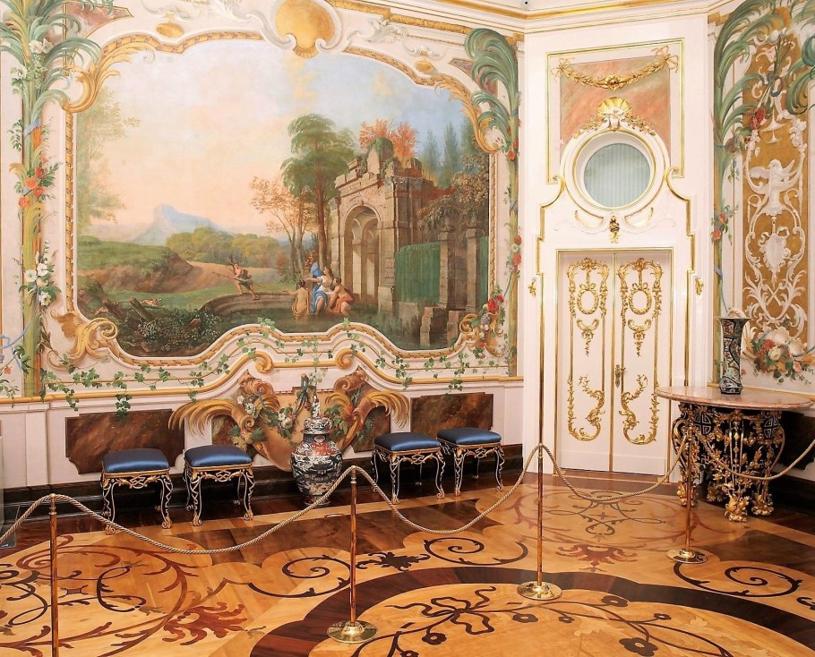 Стеклярусный кабинет в Ораниенбауме