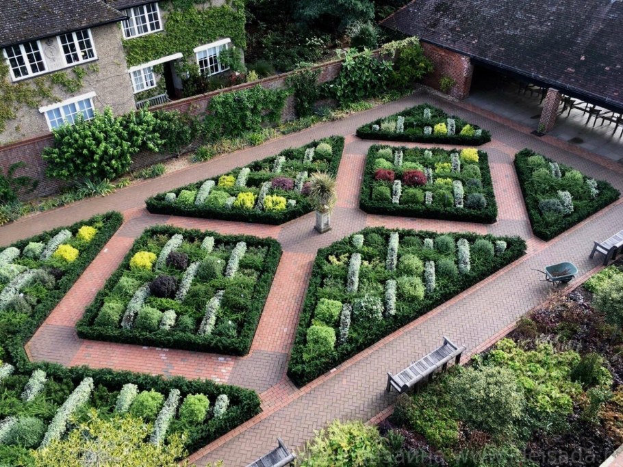 Грядки-клумбы мавританский дворик