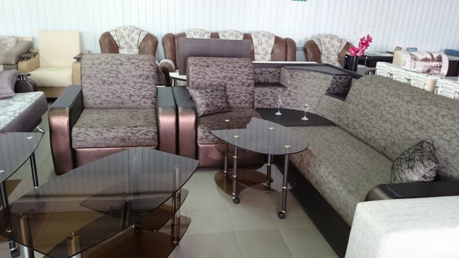 Современные кухни темный низ