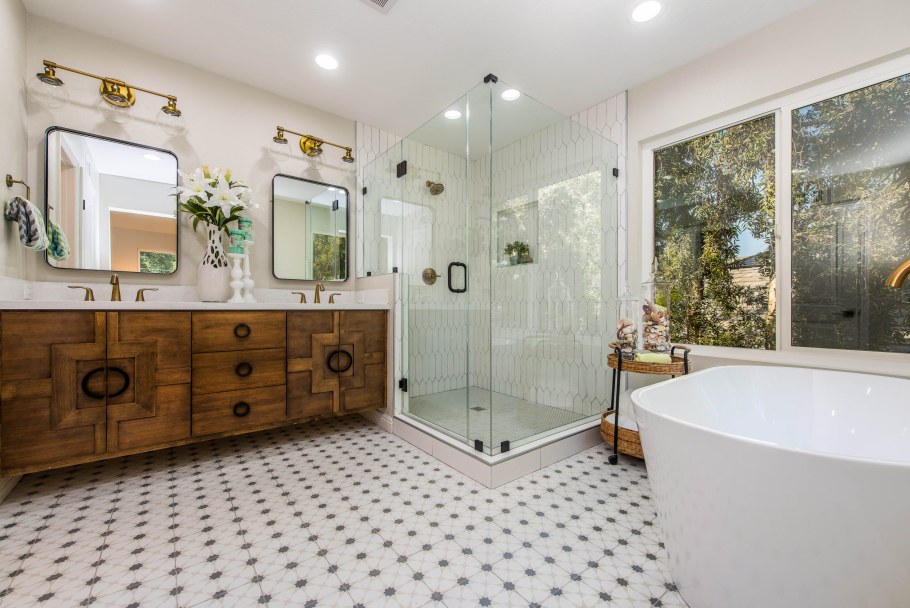 Ванная комната в фиолетовых тонах