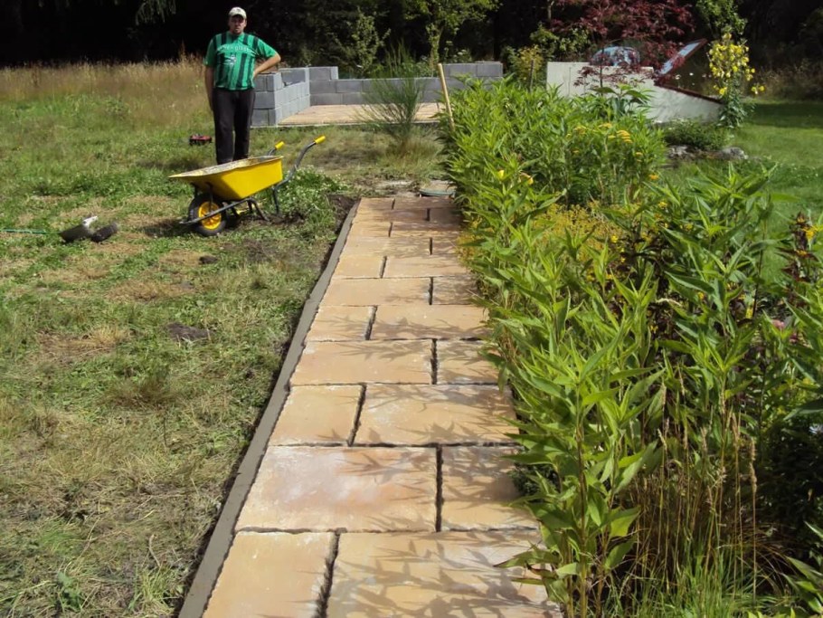 Бюджетные дорожки для дачи