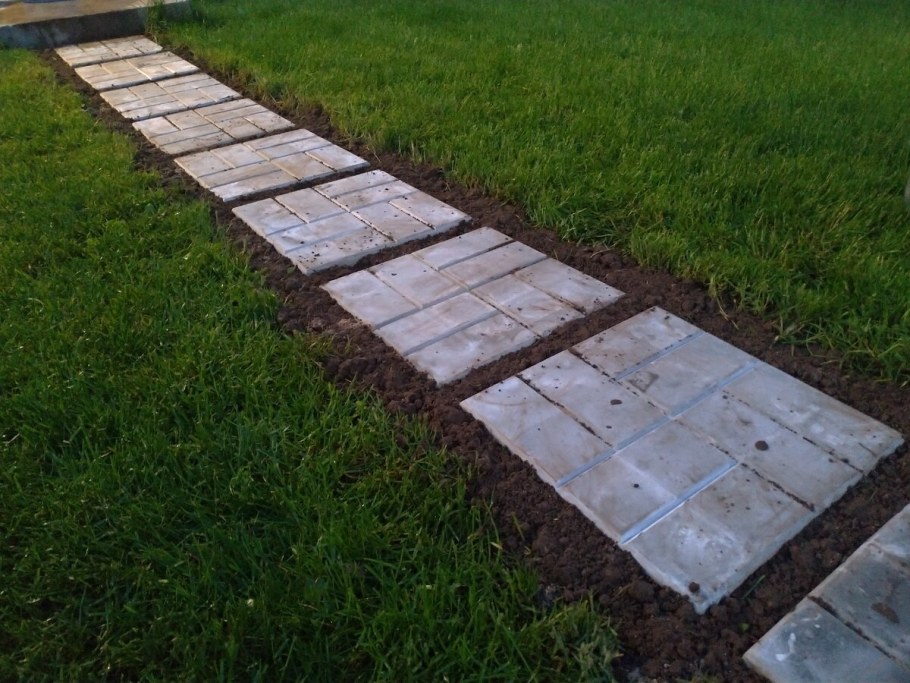 Отсыпка дорожек мраморной крошкой