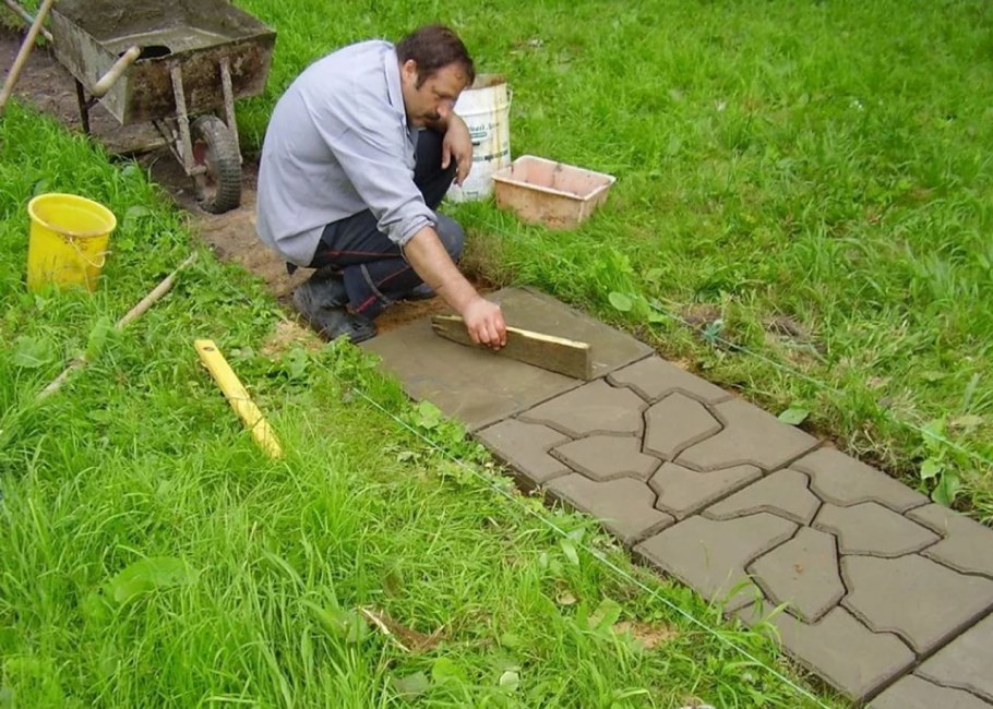 Бетонные бордюры для дорожек