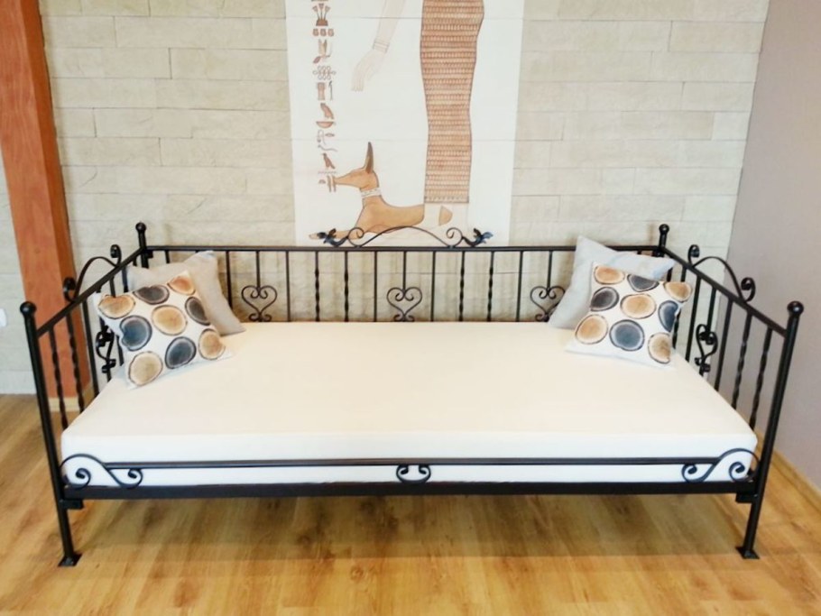 Кровати и диваны из металла