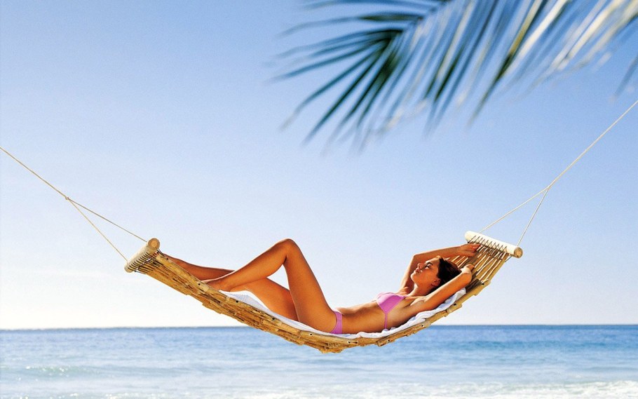 Между пальмами гамак пальмами