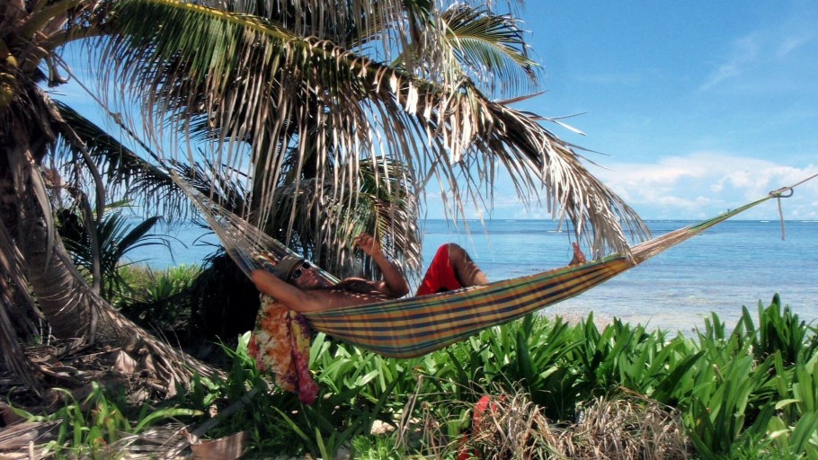 Гамак на берегу моря