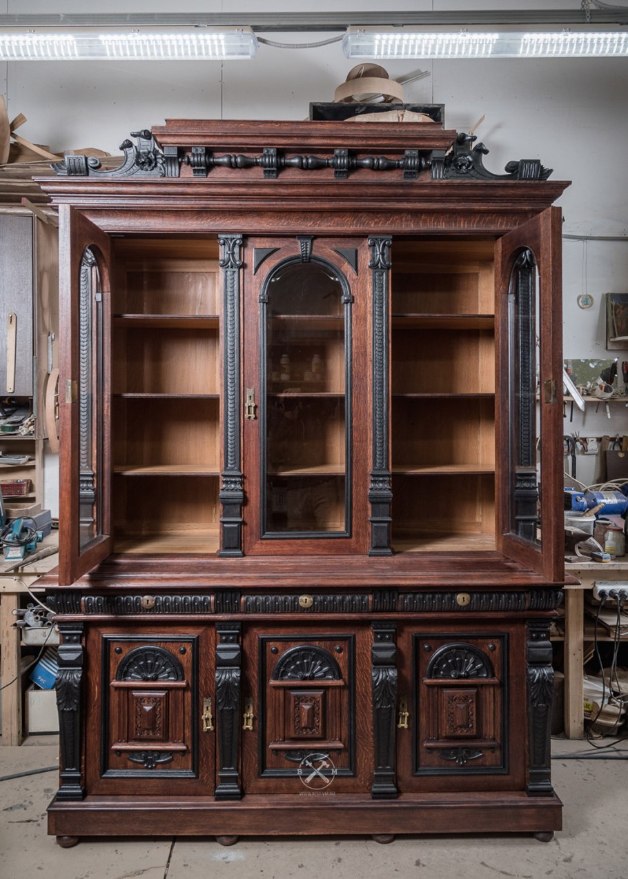 Антикварный буфет