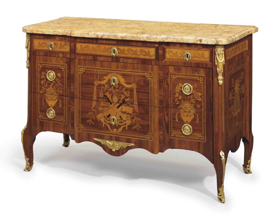 Антикварный магазин мебели