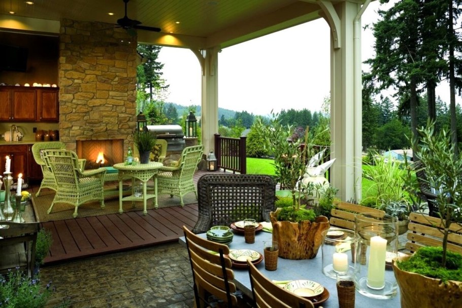 Веранда с белыми шторами