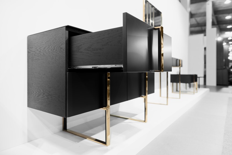 Кресло из картонных коробок