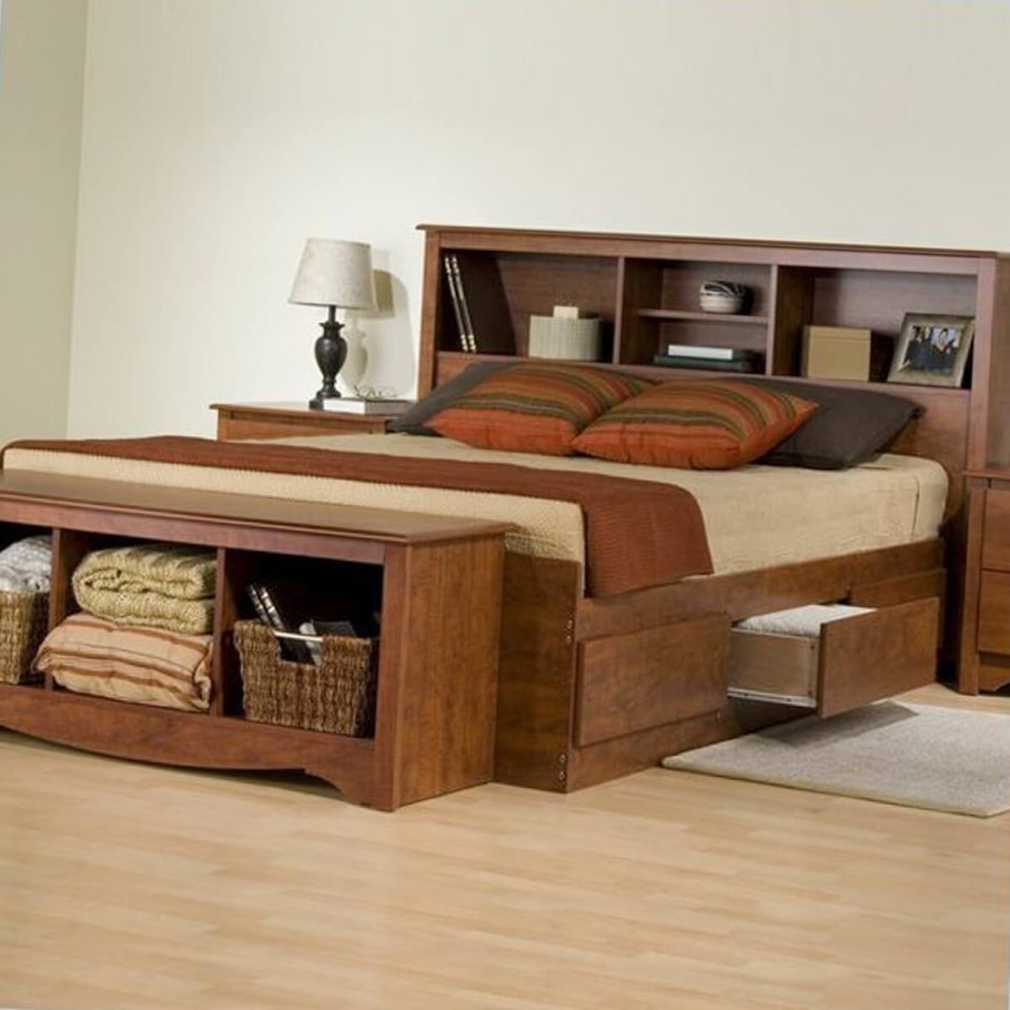 Спальня из дерева