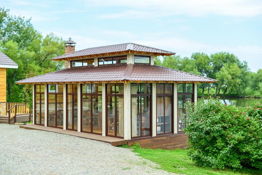 Стеклянная беседка