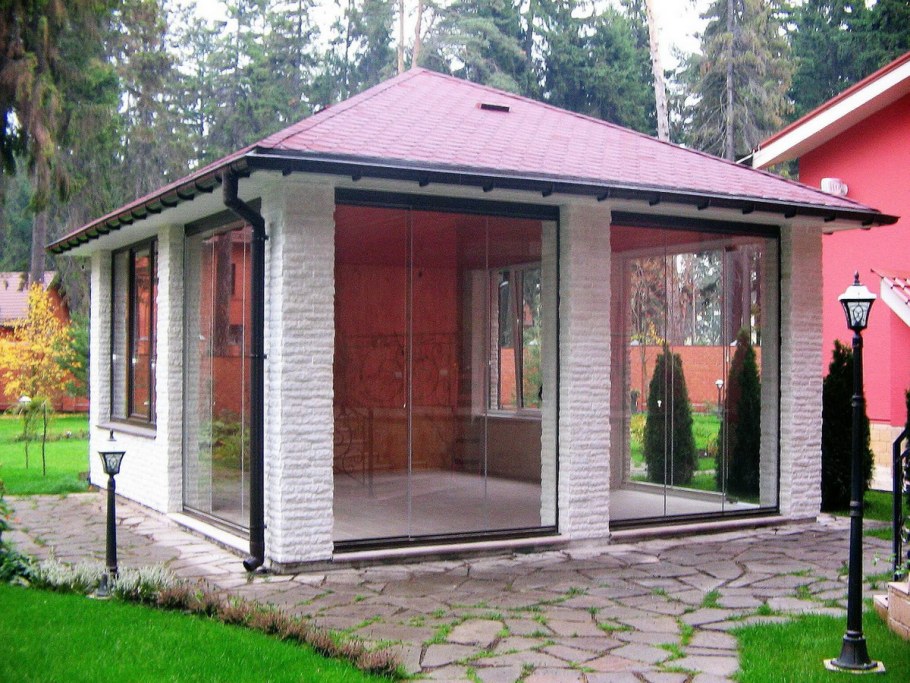 Беседка с панорамными окнами