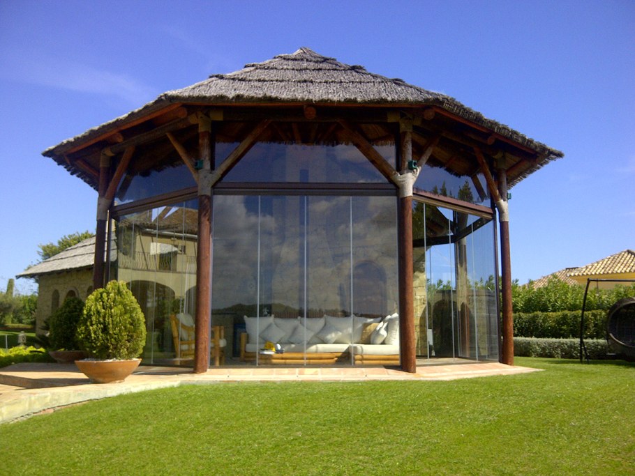 Безрамное остекление беседок Ramnet