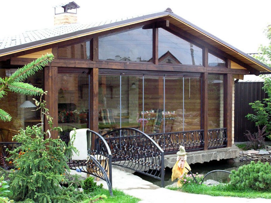 Стеклянная беседка