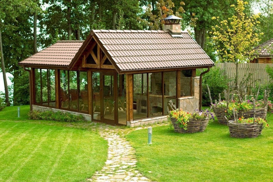 Беседка из дерева и поликарбоната