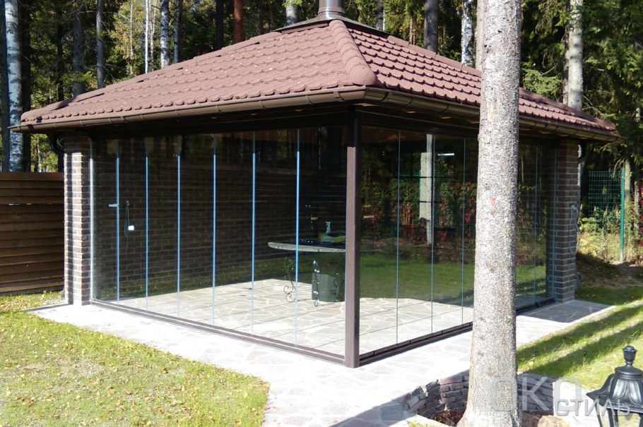 Стеклянная беседка