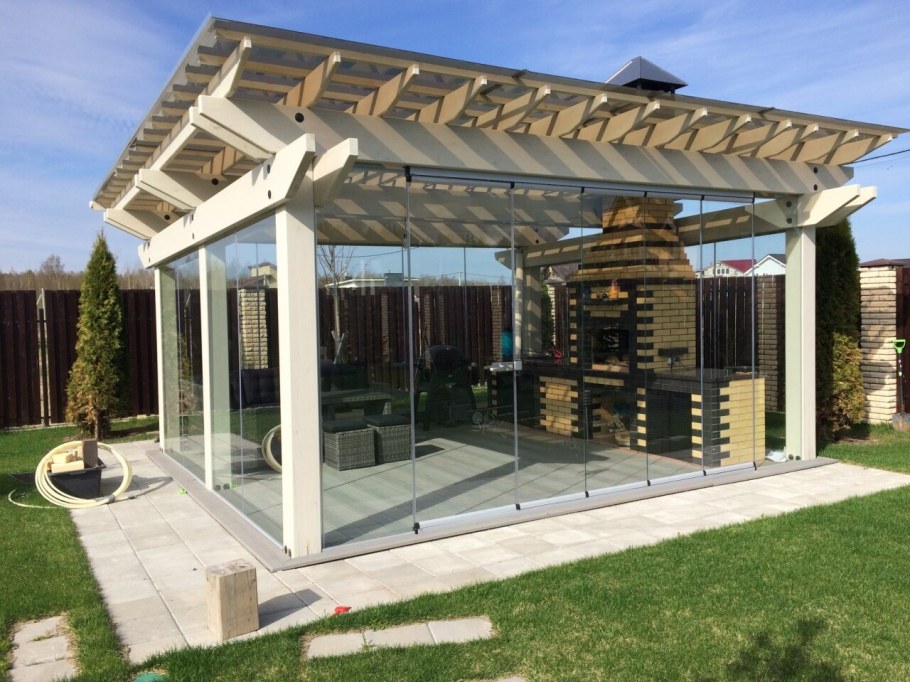 Безрамное остекление беседок Ramnet