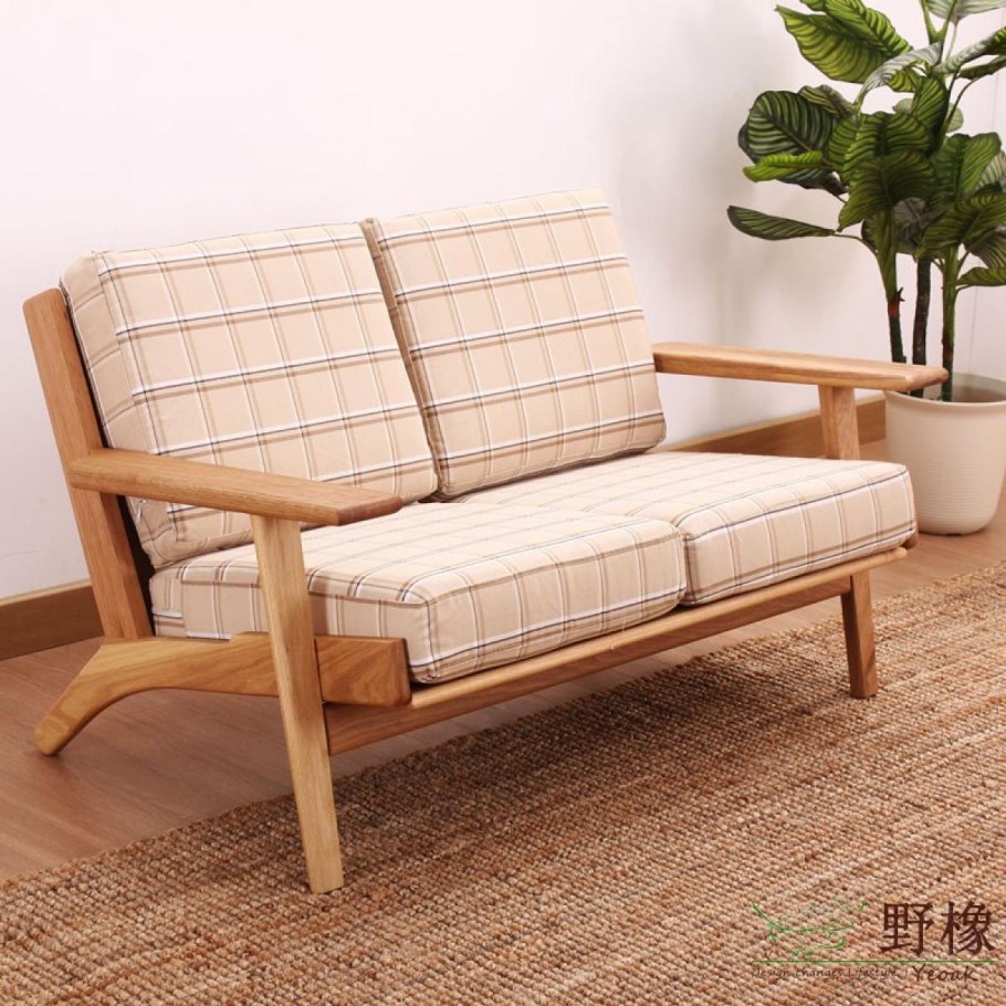 Деревянный диванчик