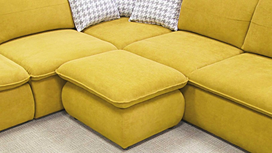 Небольшой диван с оттоманкой