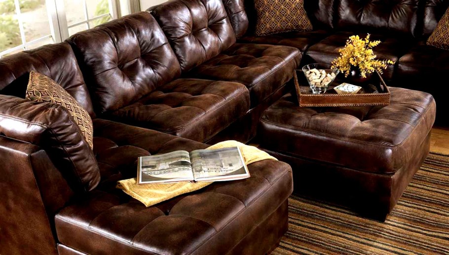 Замшевый диван