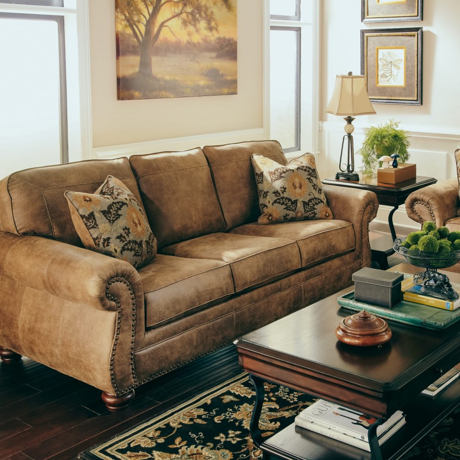 Диван коричневый замшевый