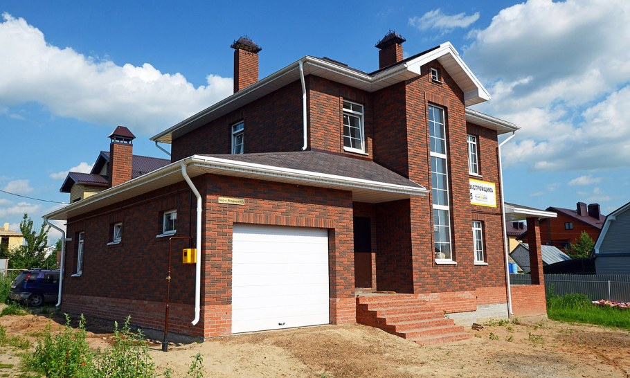 Дом кирпичный двухэтажный
