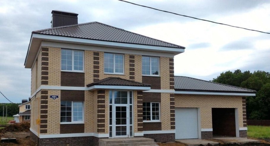 Квадратный дом из кирпича