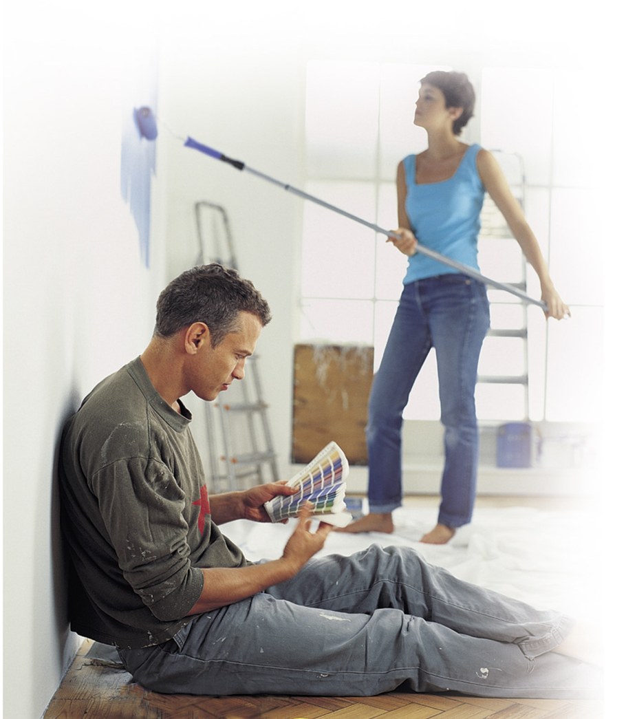 Делают ремонт в квартире