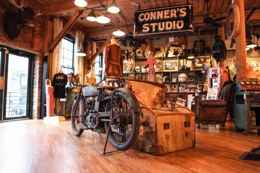 Бар в стиле гараж