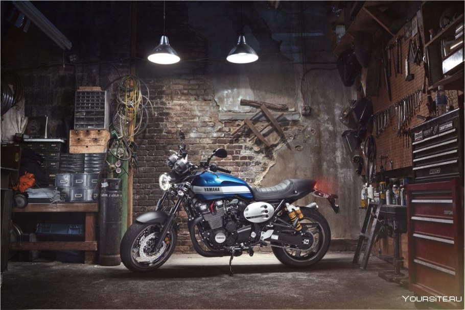 Байкерский гараж