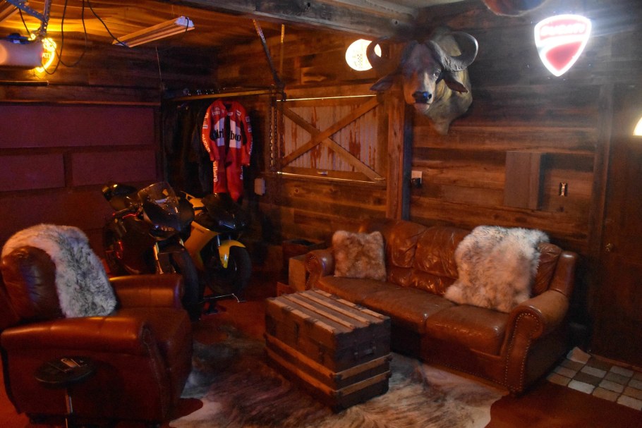 Интерьер в автомобильном стиле