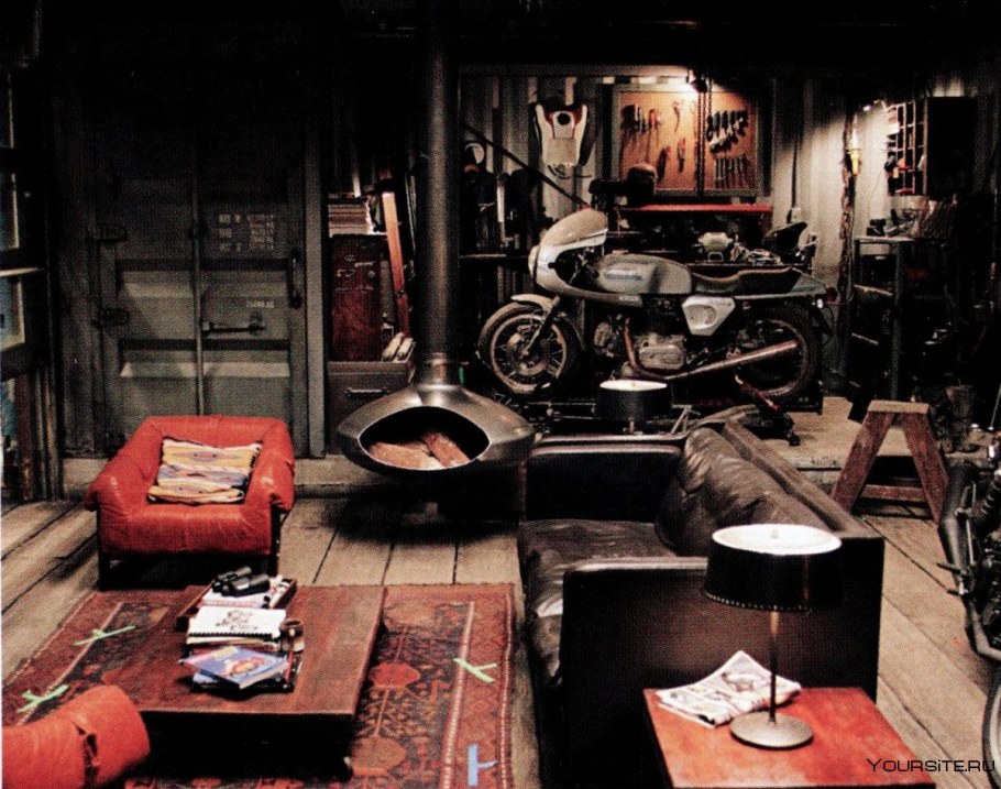 Мотоцикл в интерьере