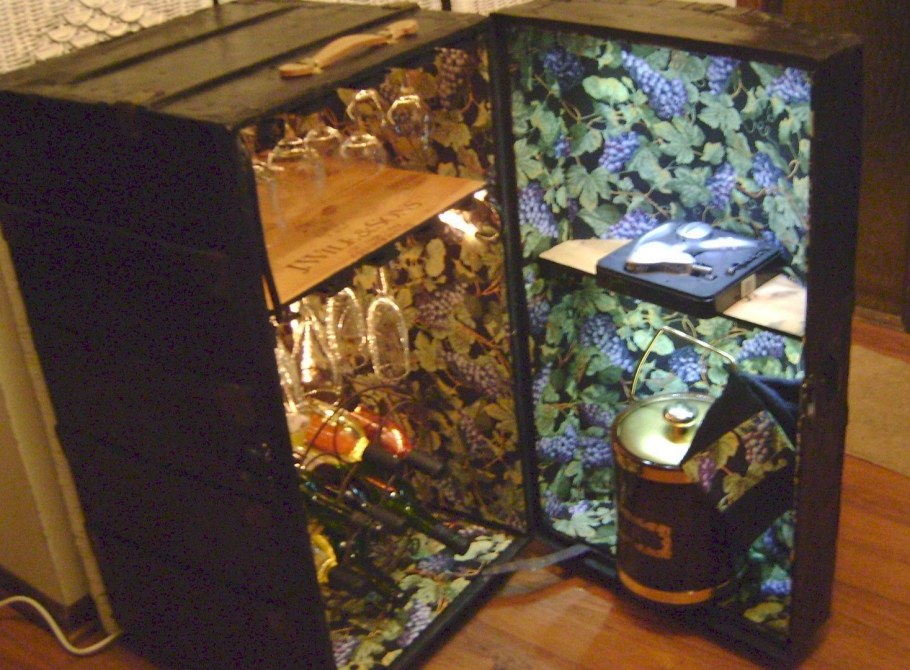 Бар из старого холодильника