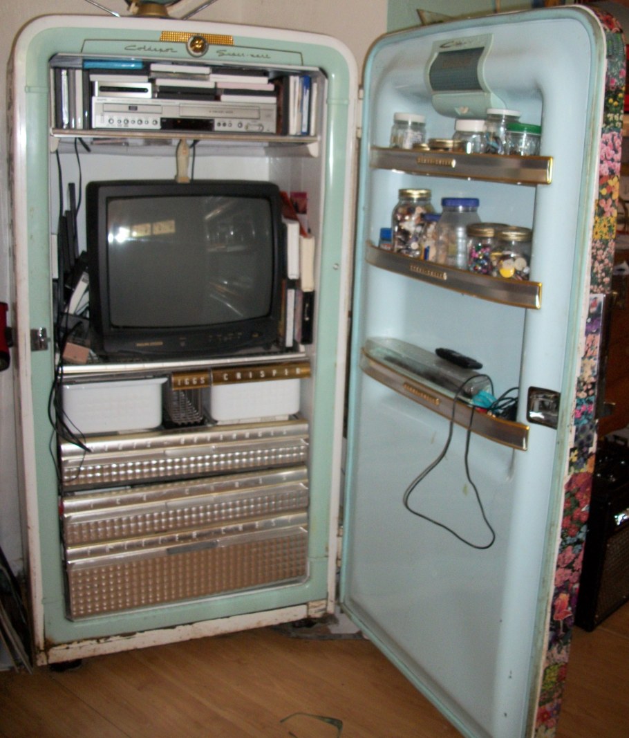 Из старого холодильника