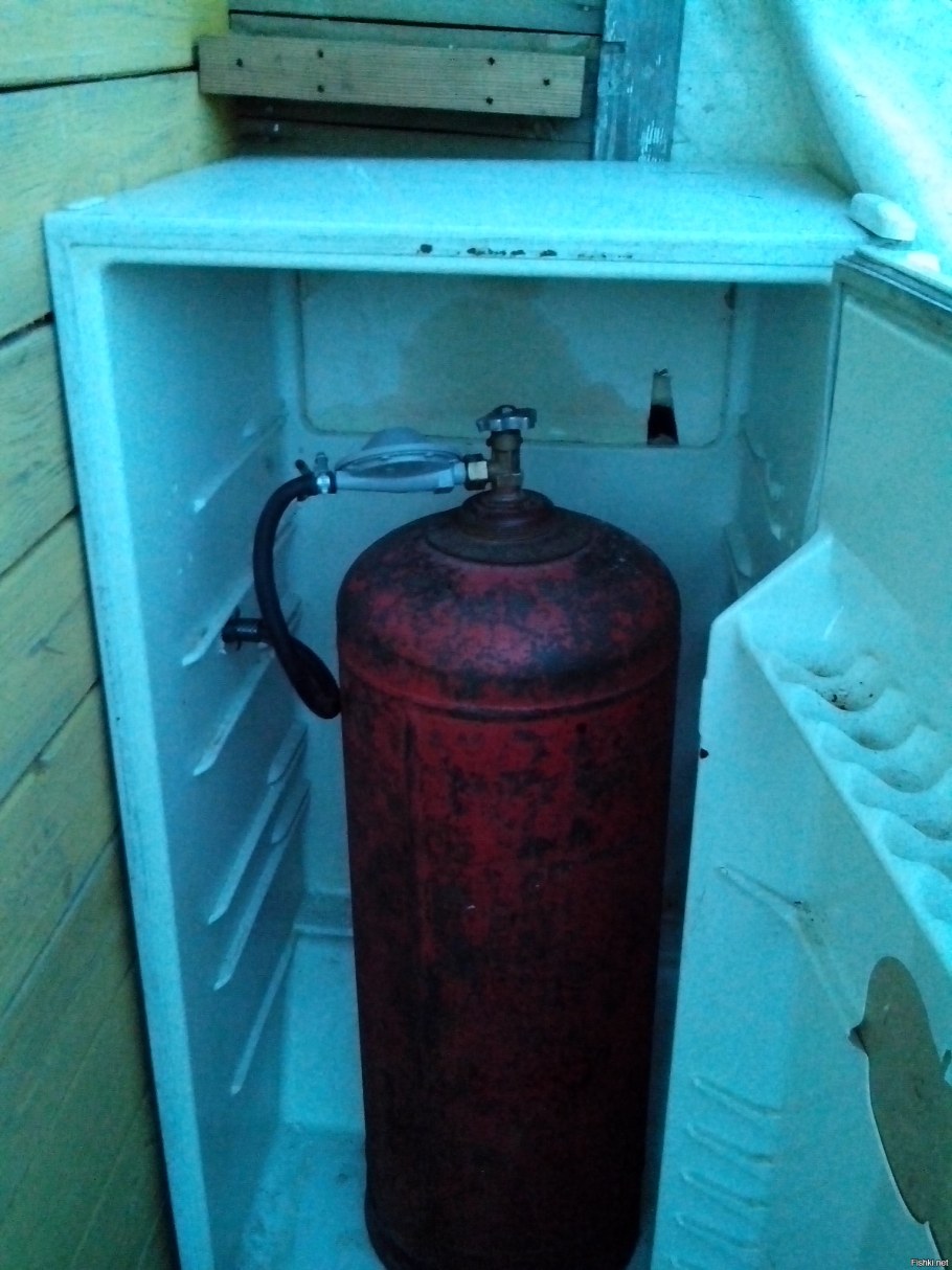 Шкаф для газового баллона из холодильника