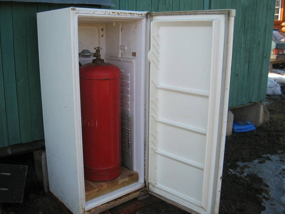 Ящик для газового баллона из холодильника